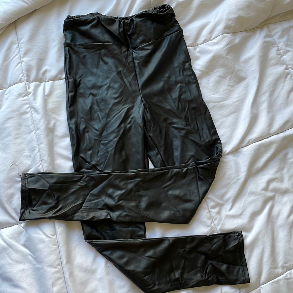 Black faux leather leggings xs forever 21